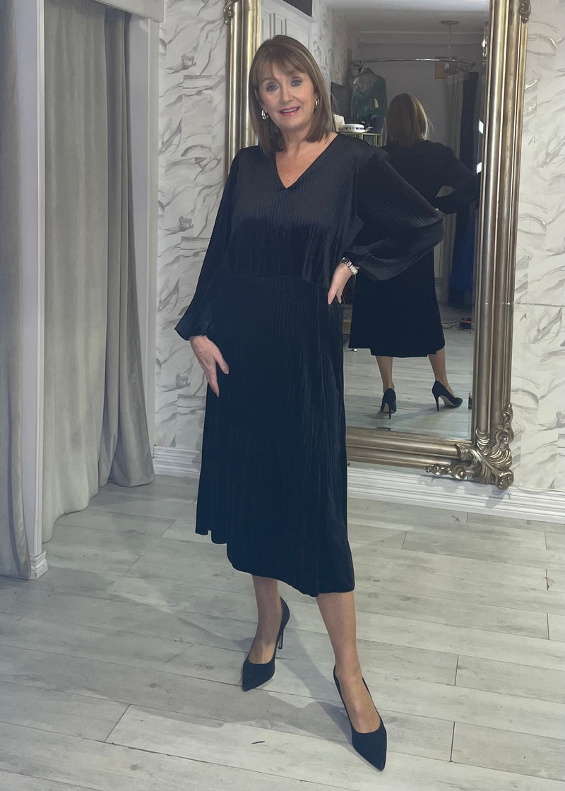 "Sadie" Dress In Velvet Black