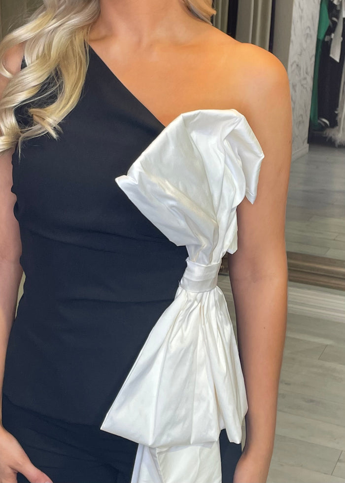 "Malak" Two Piece In Black