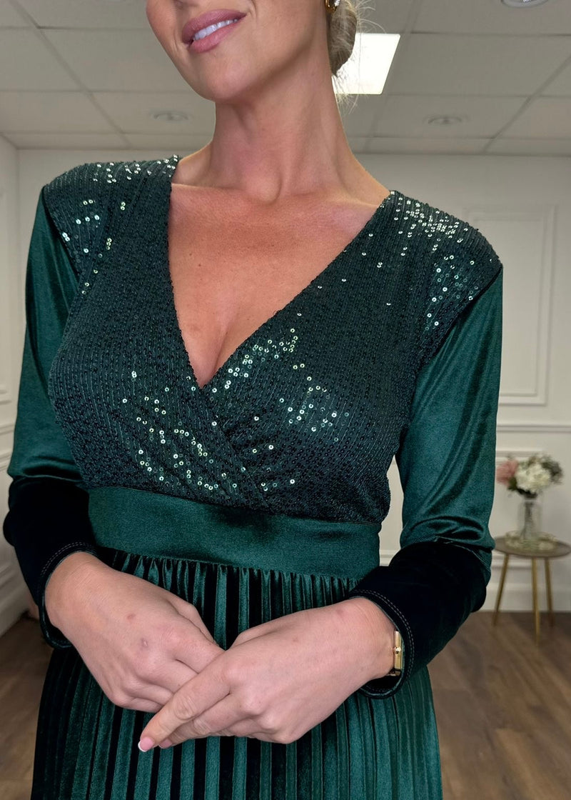 "Bonnie" Dress In Green Velvet