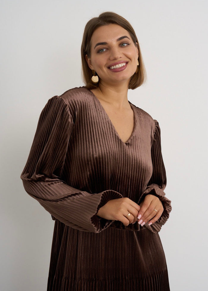 "Sadie" Dress In Velvet Brown