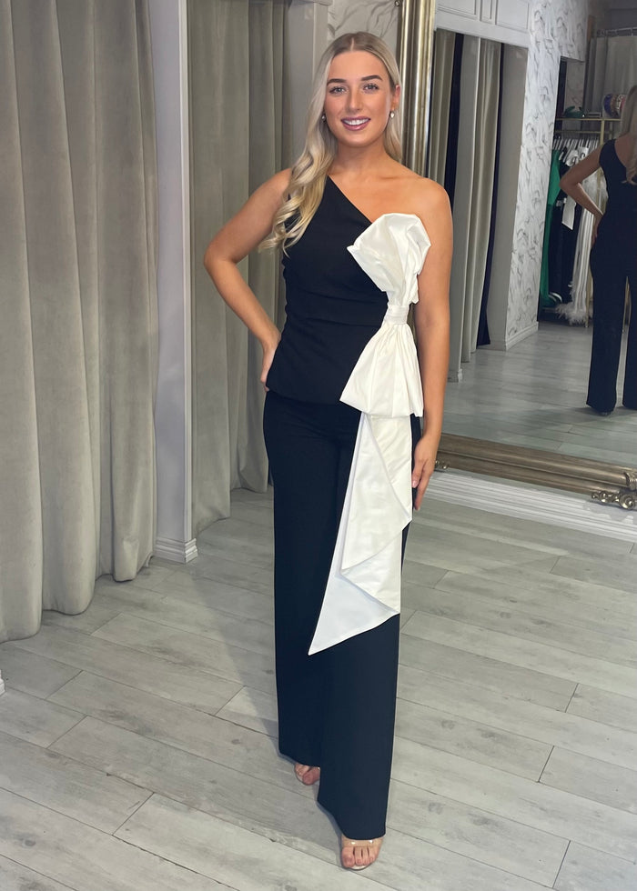 "Malak" Two Piece In Black