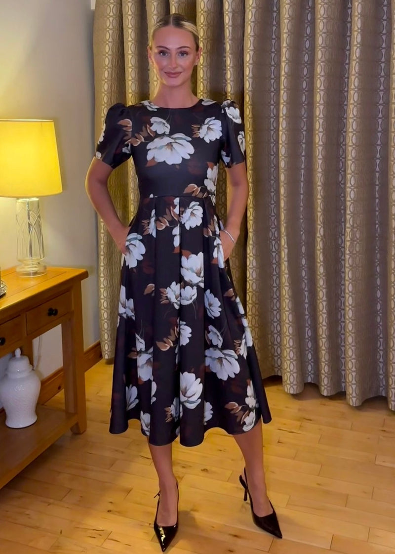 “Elowin” Dress In Brown Floral